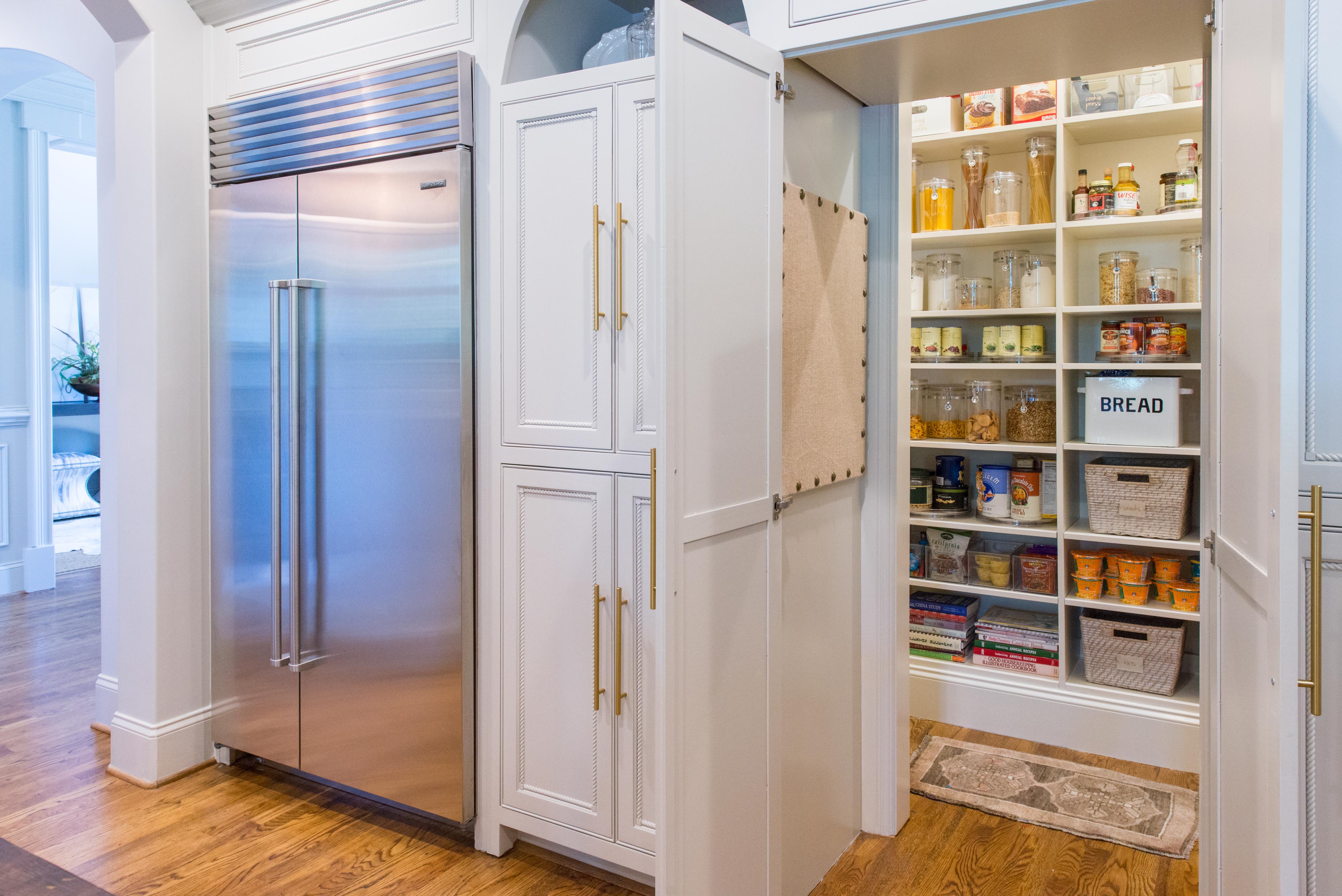 Classica Pantry in White