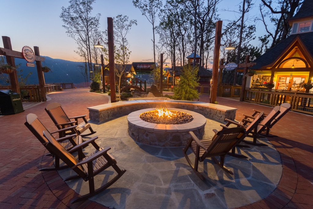 Relax above the heart of Gatlinburg surrounded by the Great Smoky Mountains, where Anakeesta’s shops and restaurants will feature seasonal food and beverage just for fall.