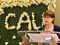 Photo of Elaine Katz giving a speech