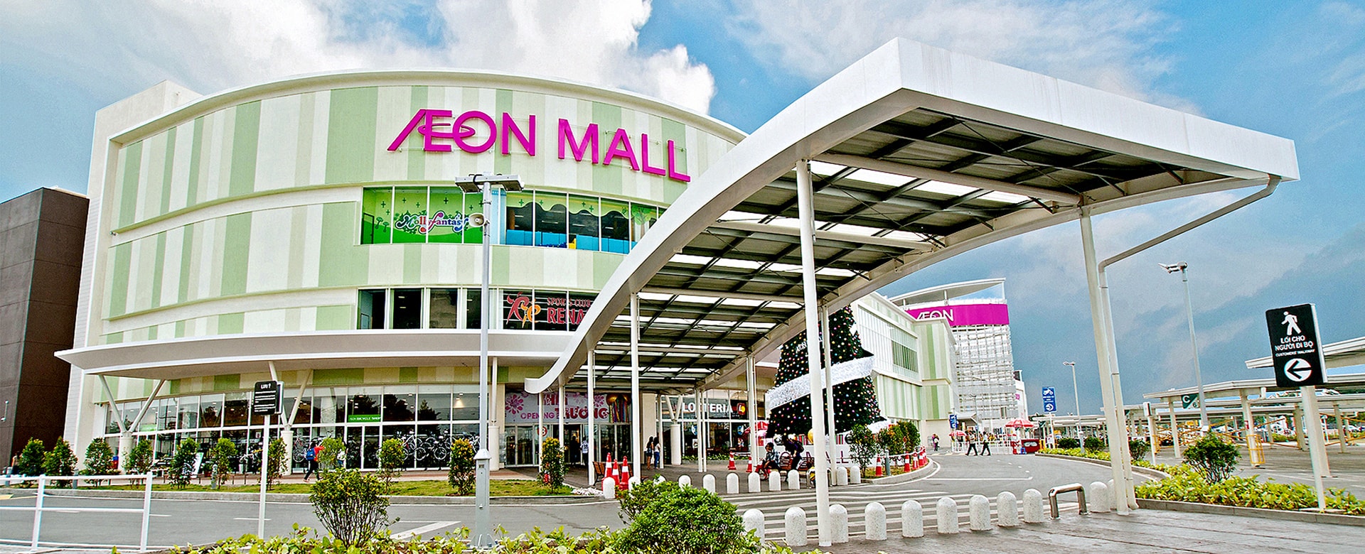 Attention shoppers: The Aeon Mall Long Biên is home to 220 stores, services and family entertainment on three floors, including an integrated wastewater treatment plant treated with PENETRON.