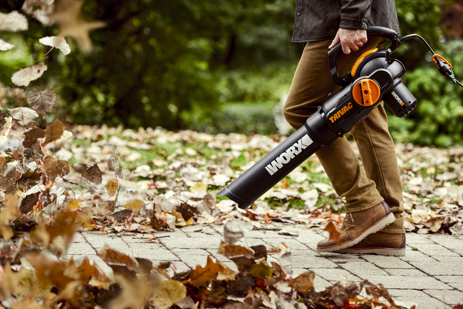 WORX TRIVAC blowing leaves
