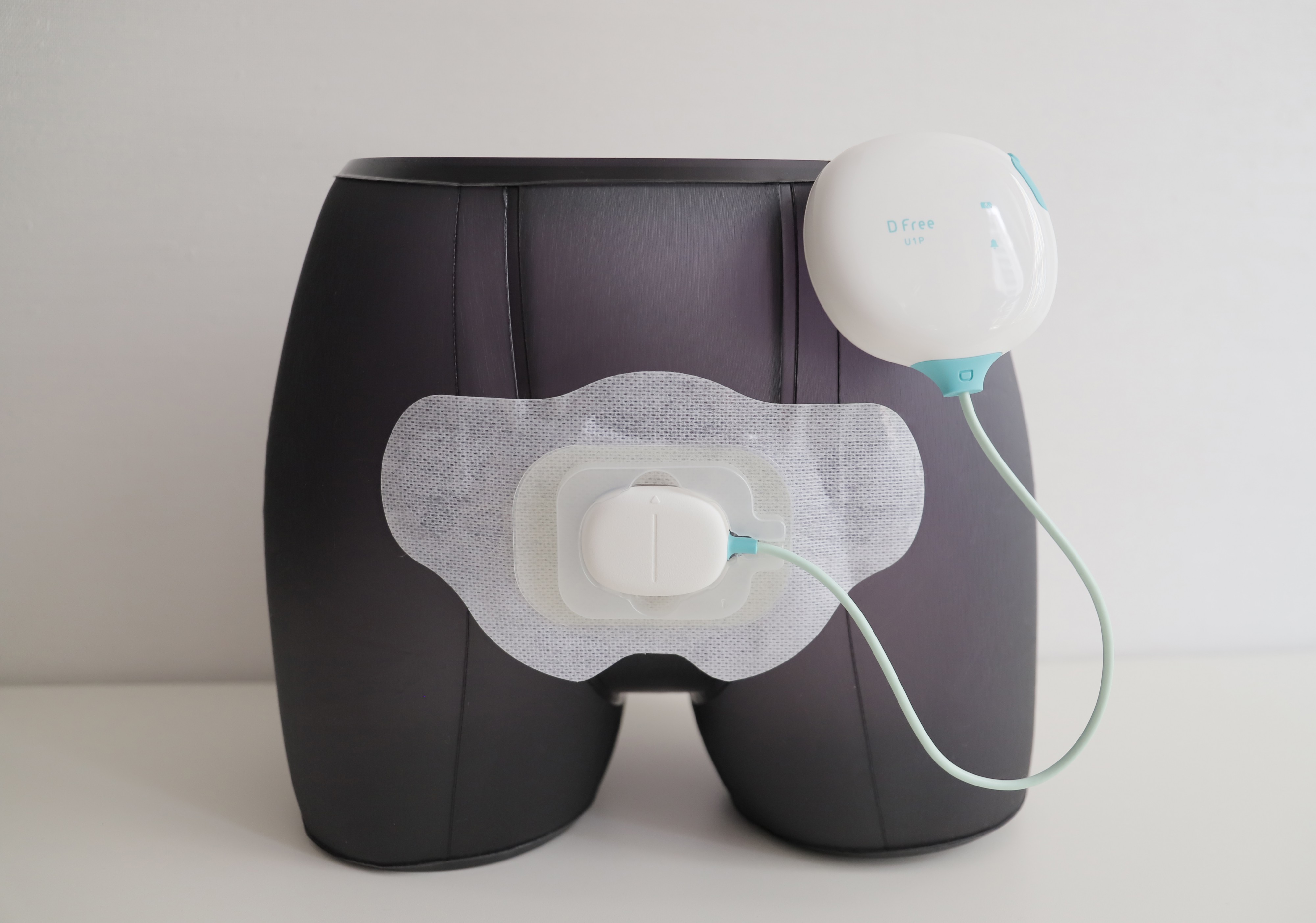 DFree® device for urinary incontinence and D-pad accessory that helps to position DFree ultrasound sensor in correct place over the bladder.