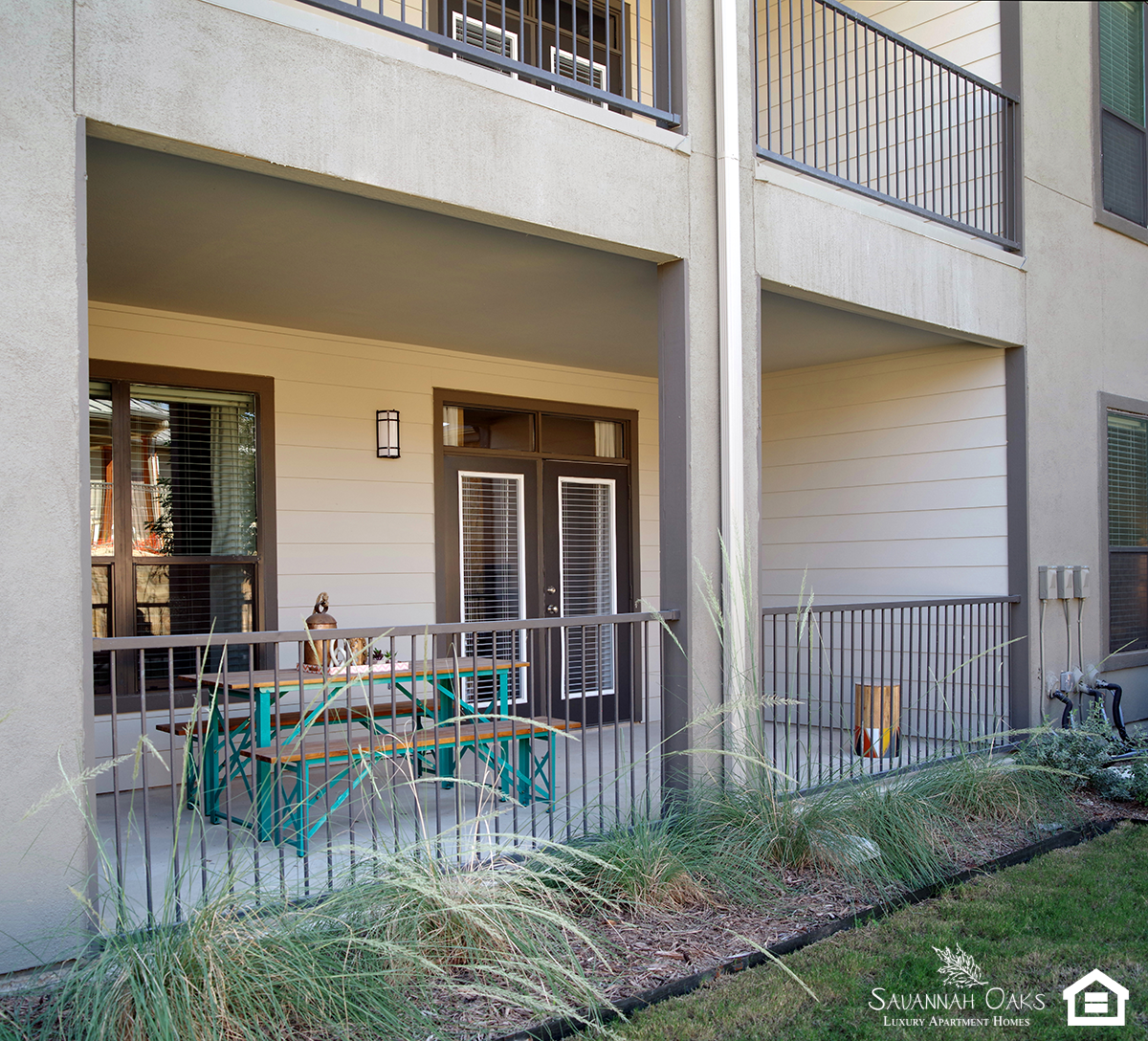 Savannah Oaks Apartment Homes Porch in San Antonio, TX