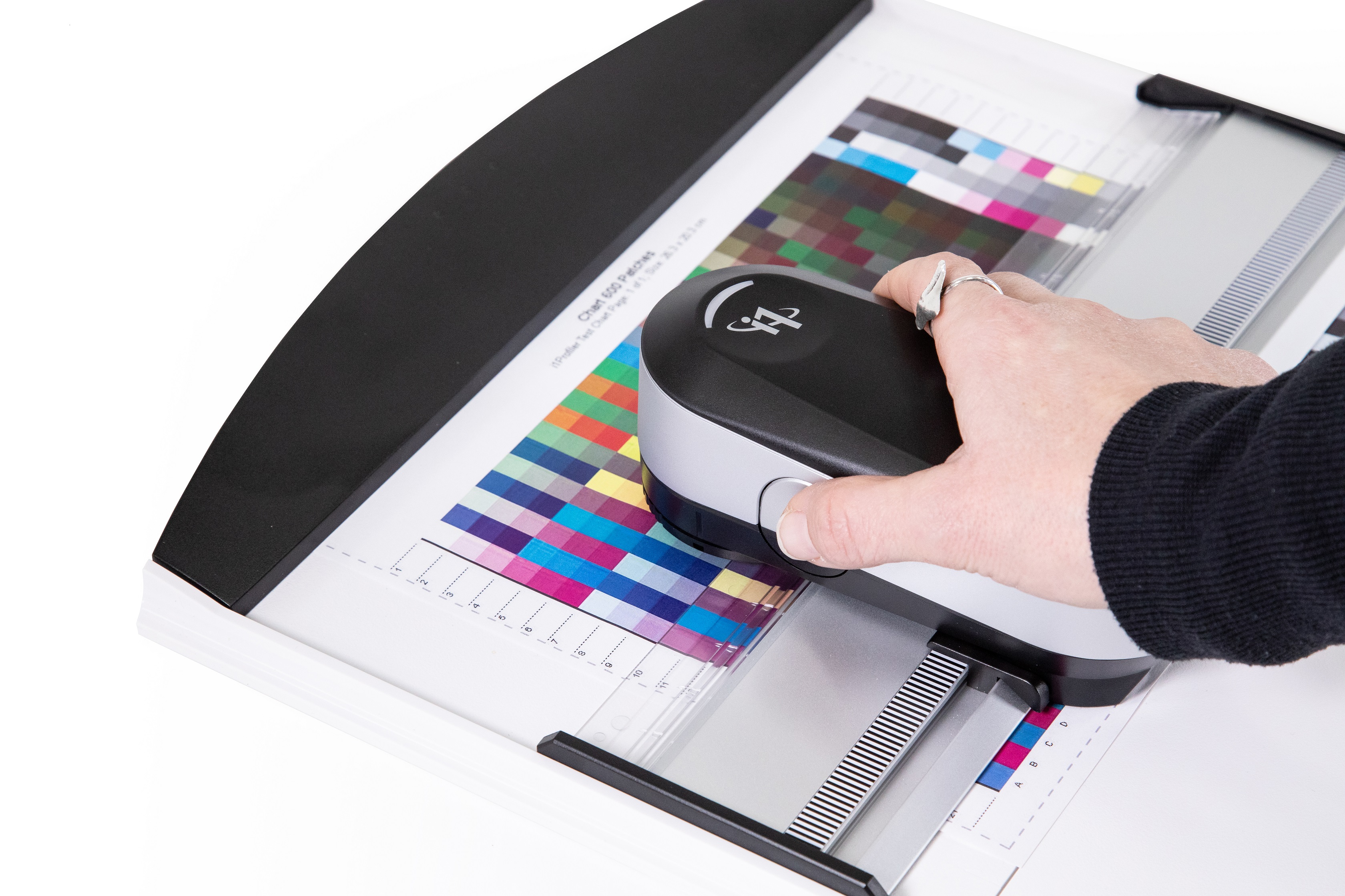 X-Rite i1Pro 3 features single-pass scanning of M0, M1, and M2 measurements for print professionals.