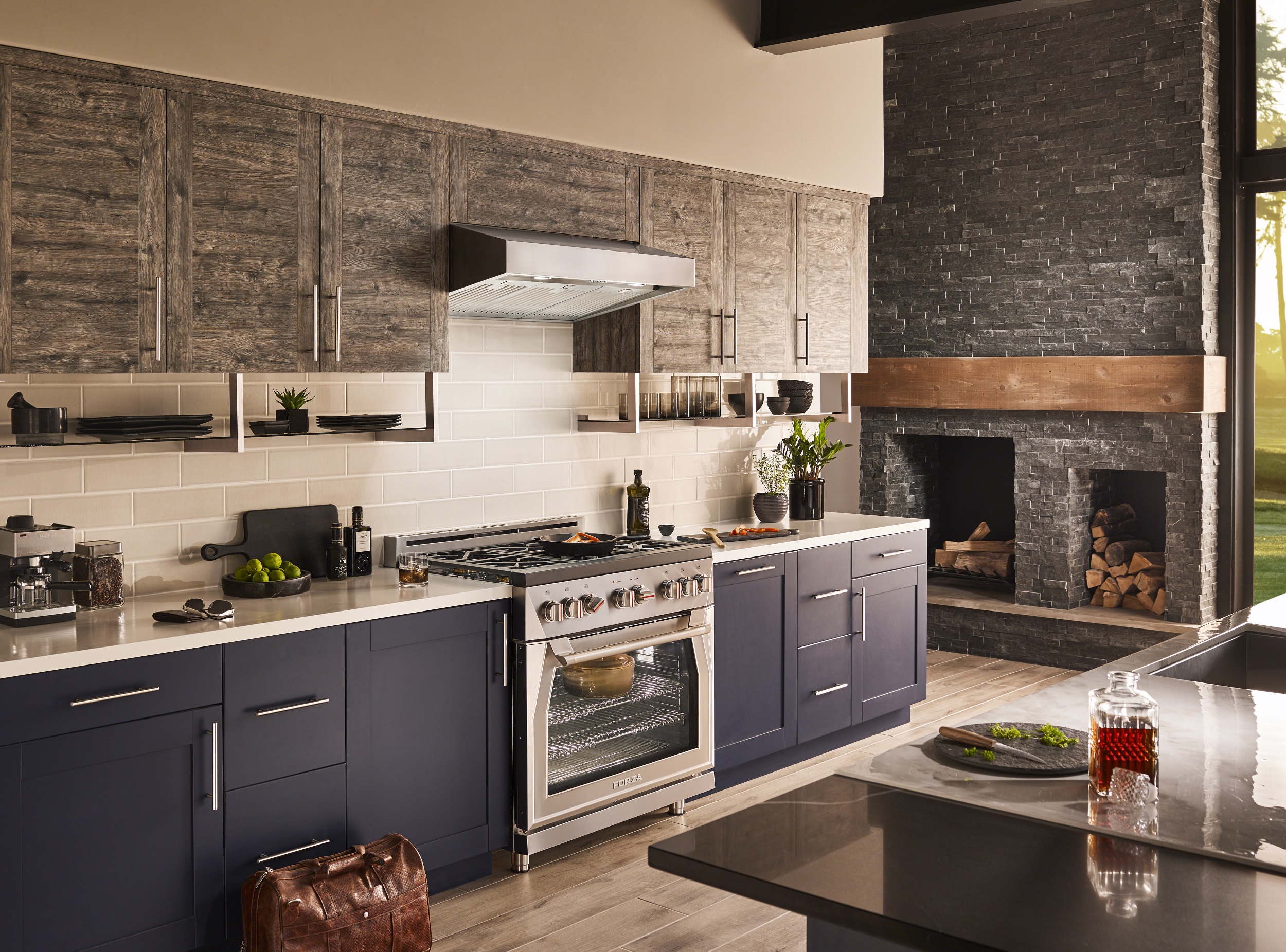 Forza’s 36-inch pro-style gas range will be on display in KBIS booth SL3211 in Dinamico Blue.