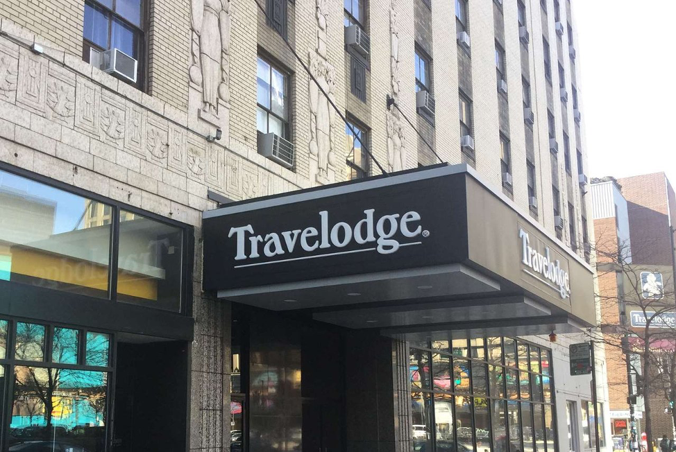 Main Entrance Travelodge Hotel Downtown Chicago by Wyndham