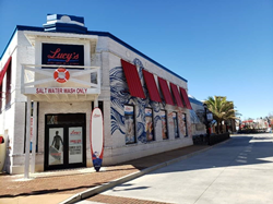 Lucy's Retired Surfers Bar & Restaurant OWA