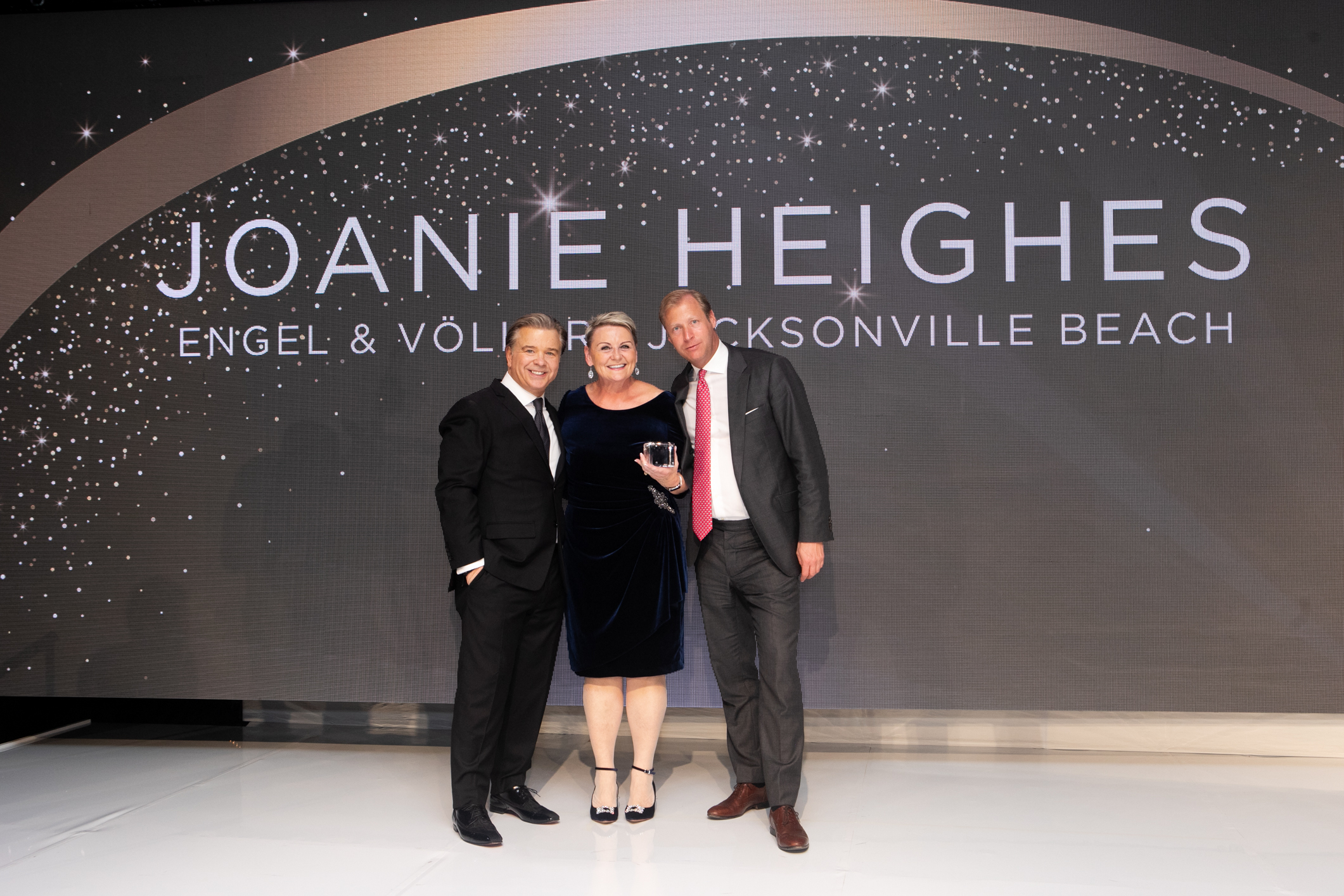 Joanie Heighes of Engel & Völkers Jacksonville Beach awarded  as one of the Top 25 Advisors by sides.
