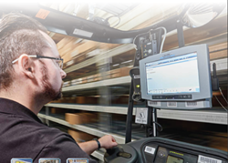 noax compact 12" industrial computer with integrated WLAN mounted in a forklift and in use at a HUK-Coburg warehouse.