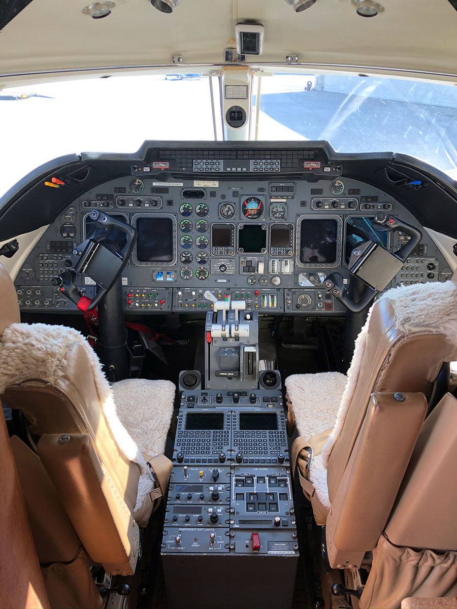 Cockpit of AirCARE1's Learjet 60