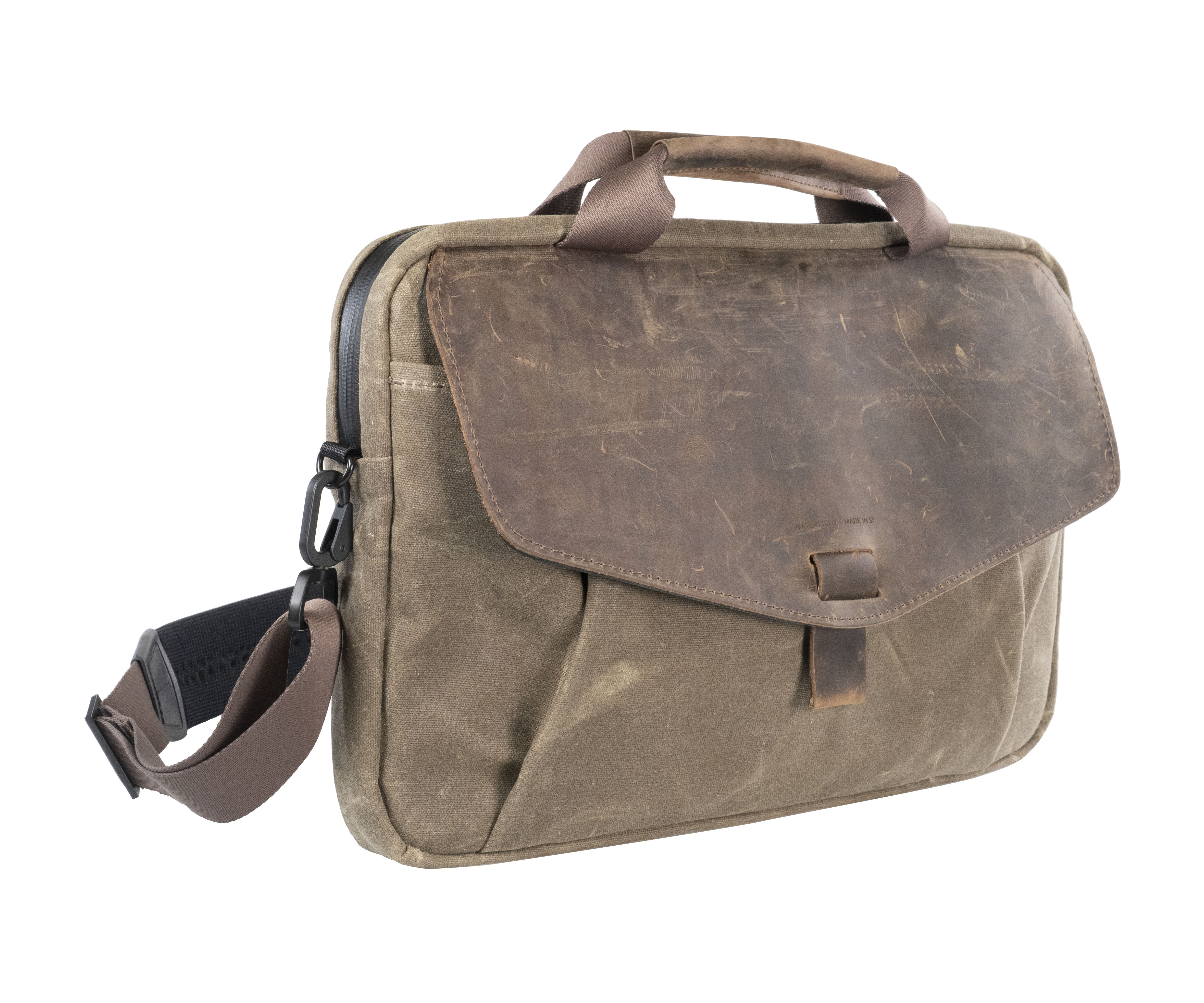 Three carry options: a detachable suspension shoulder strap, handles, and a wheeled suitcase passthrough