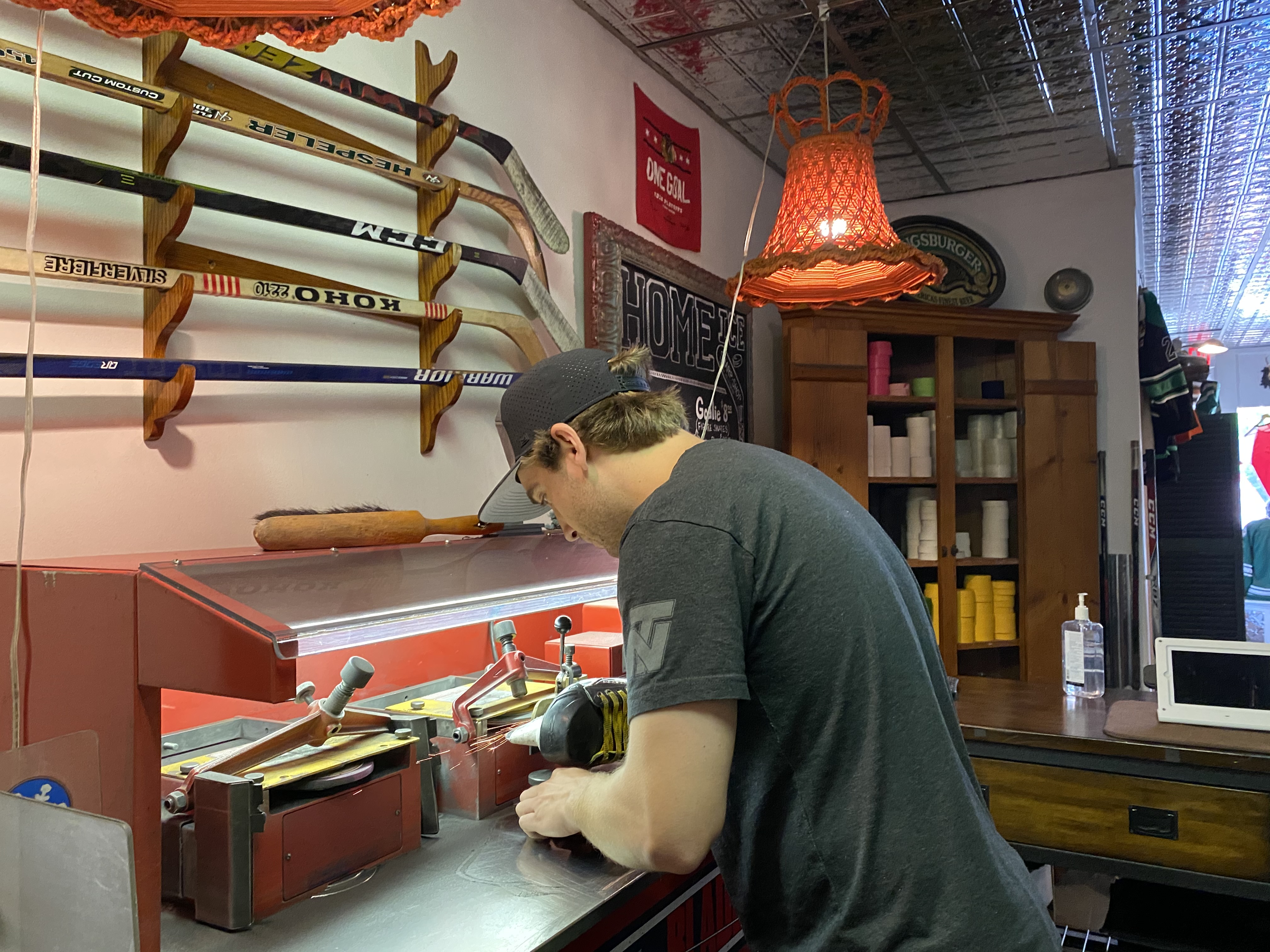 Home Ice Chicago is the SKATE SHARPENER of choice for many hockey players in the Chicago area.