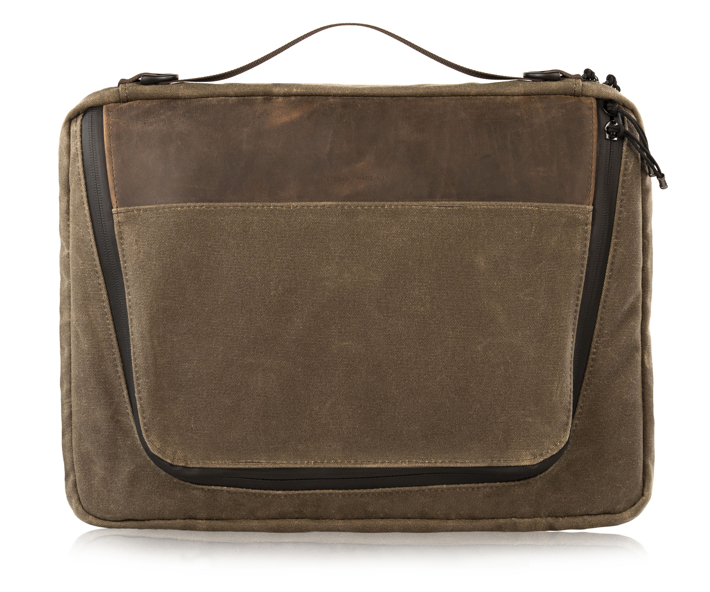 Tech Folio 16-inch in waxed canvas and chocolate leather