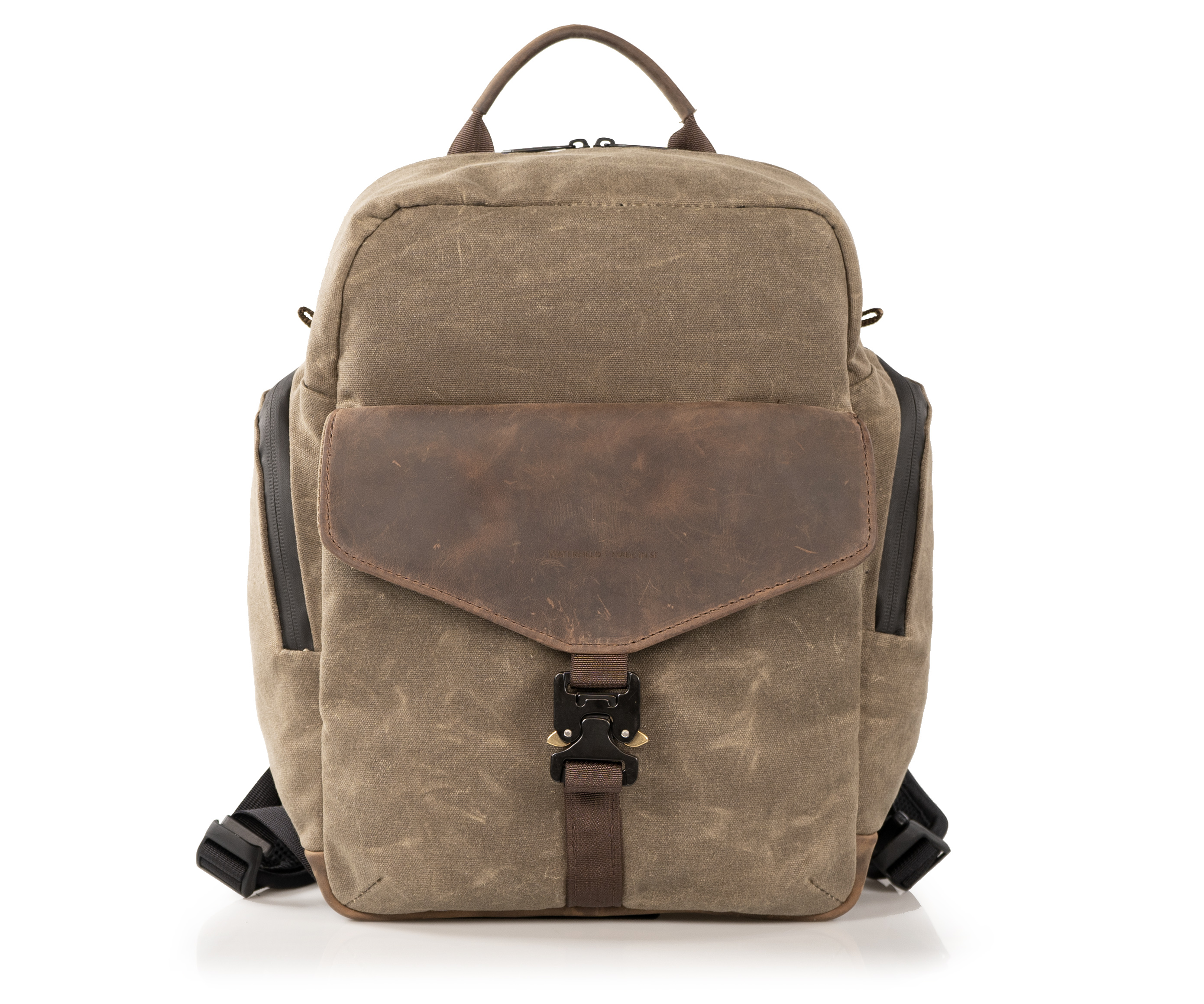 Field Backpack in waxed canvas and full-grain leather