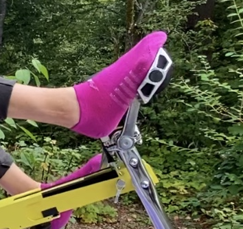 Easily rotate between pedaling your hands or feet