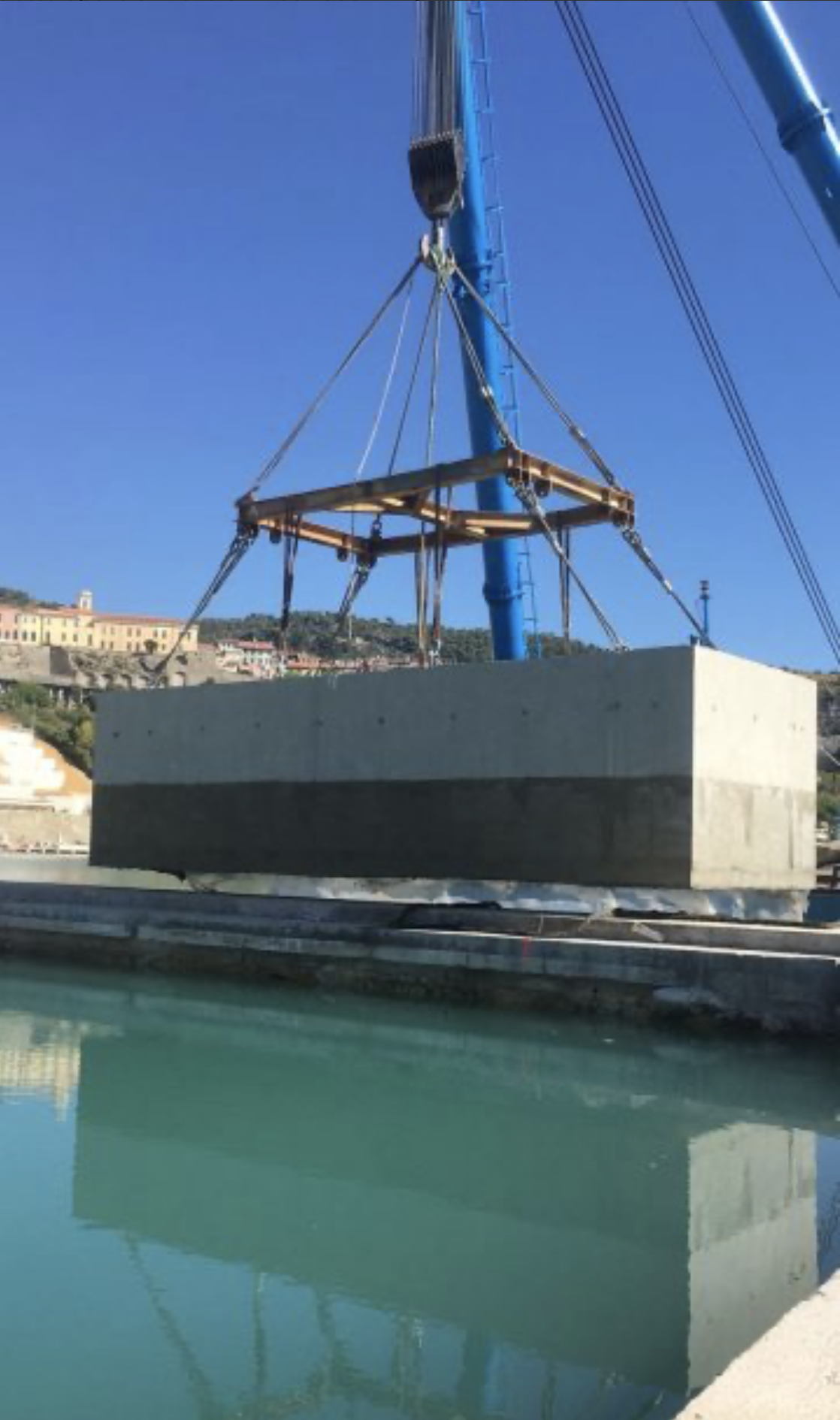 PENETRON ADMIX works best here: Quayside construction and subsequent hoisting of the concrete marine structures into the sea demanded an integral and durable waterproofing solution.