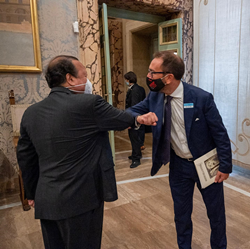 Elbow bumps for peace: Prem Rawat and Minister of Justice Alfonso Bonafede discussed how the Peace Education Program can help foster personal rehabilitation in correctional facilities and beyond.