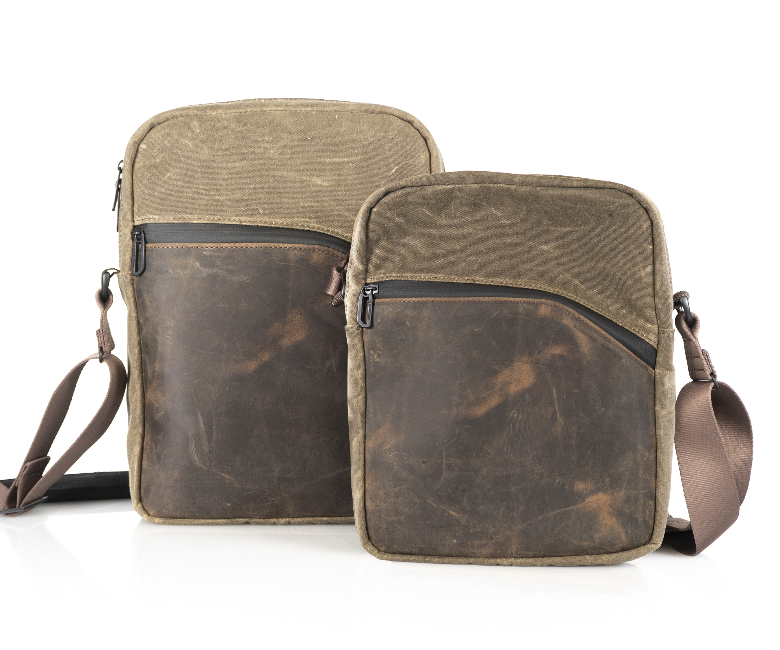 Crossbody bag in waxed canvas and chocolate full-grain leather.