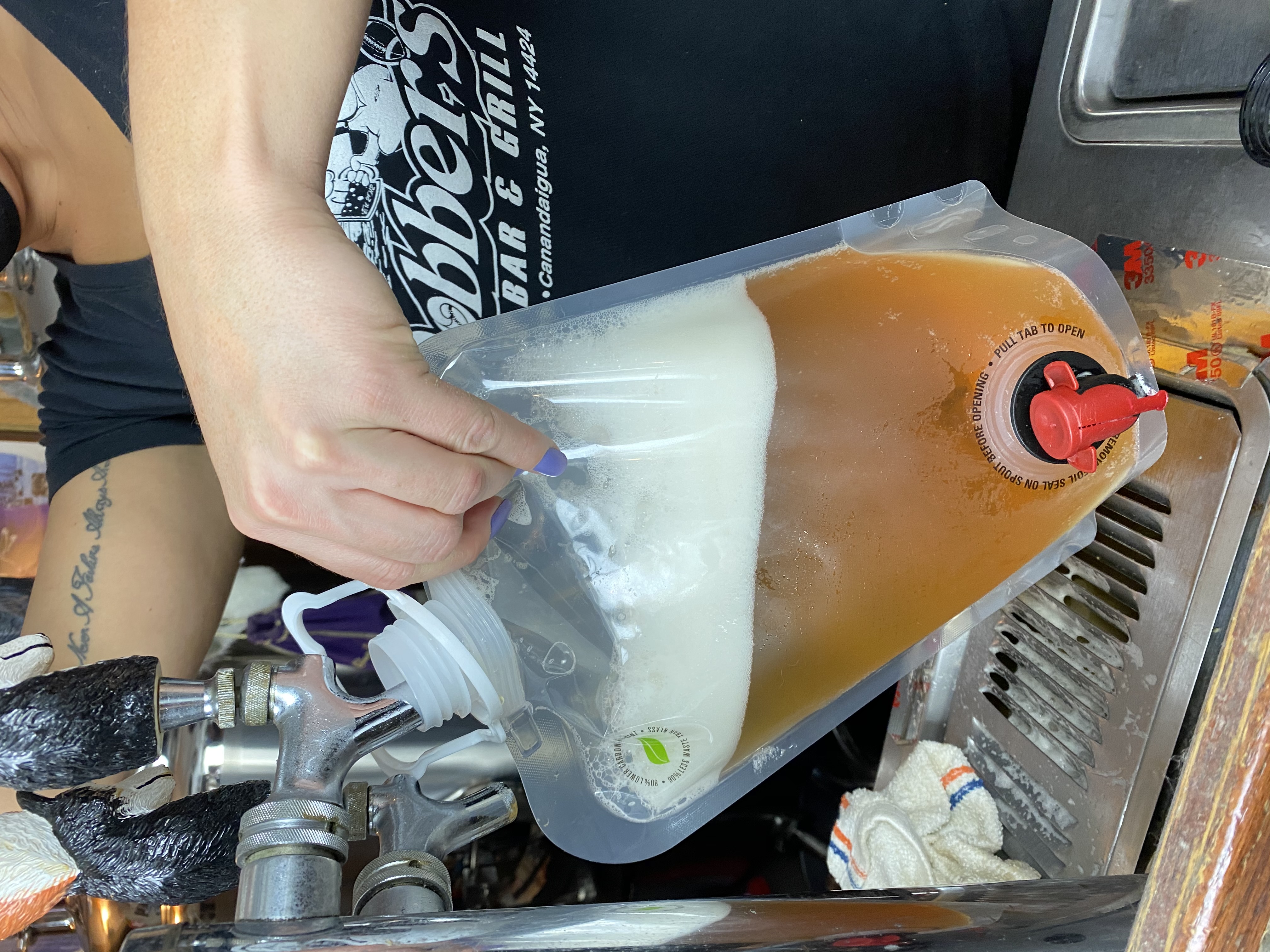 Filling an AstraPouch Beer Pouch - Three Huskies Brewery