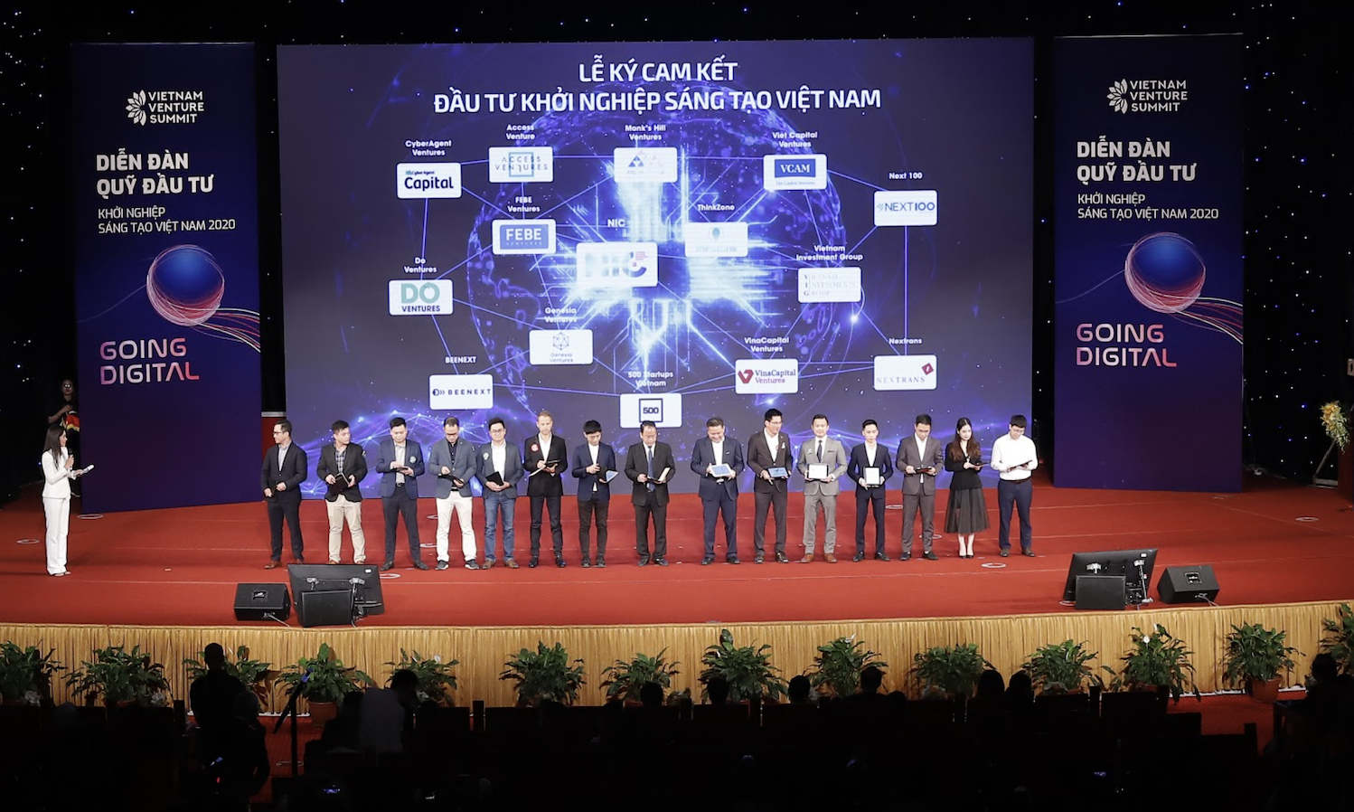 US$800mil Pledge-signing ceremony at Vietnam Venture Summit 2020