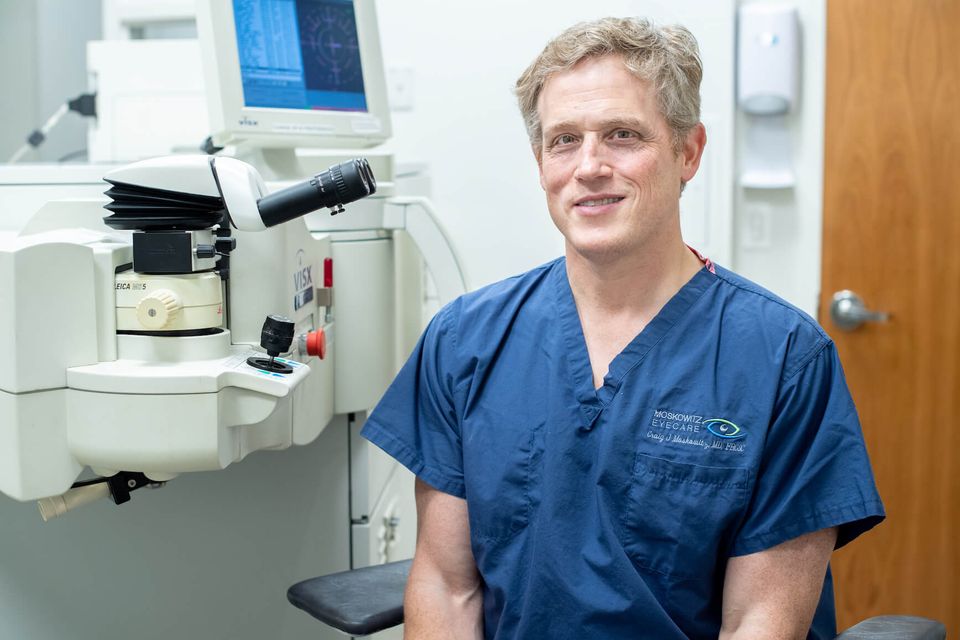 Dr. Craig Moskowitz is a dually board-certified comprehensive ophthalmologist and international specialist in Advanced Surface Ablation – a no-cut laser eye surgery.