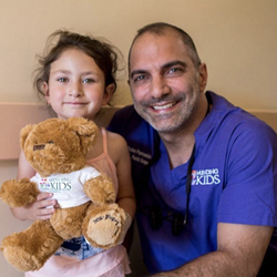 Dr. Panossian Receives Mend Award from Mending Kids