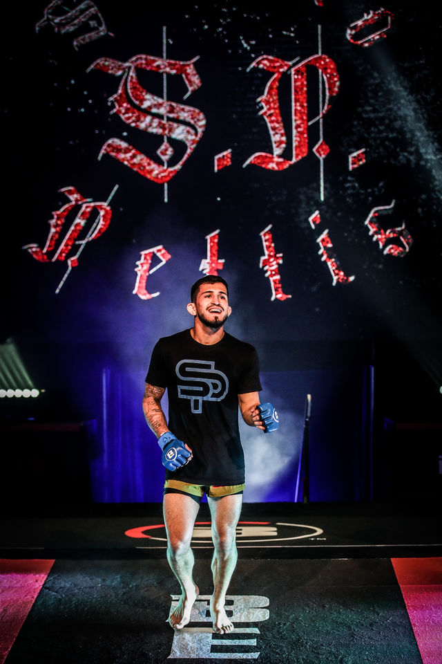 Monster Energy’s Sergio Pettis Takes Bellator MMA Bantamweight World Championship Title from Juan Archuleta at Bellator 258