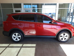 2013 Toyota RAV4 XLE parked side view_d