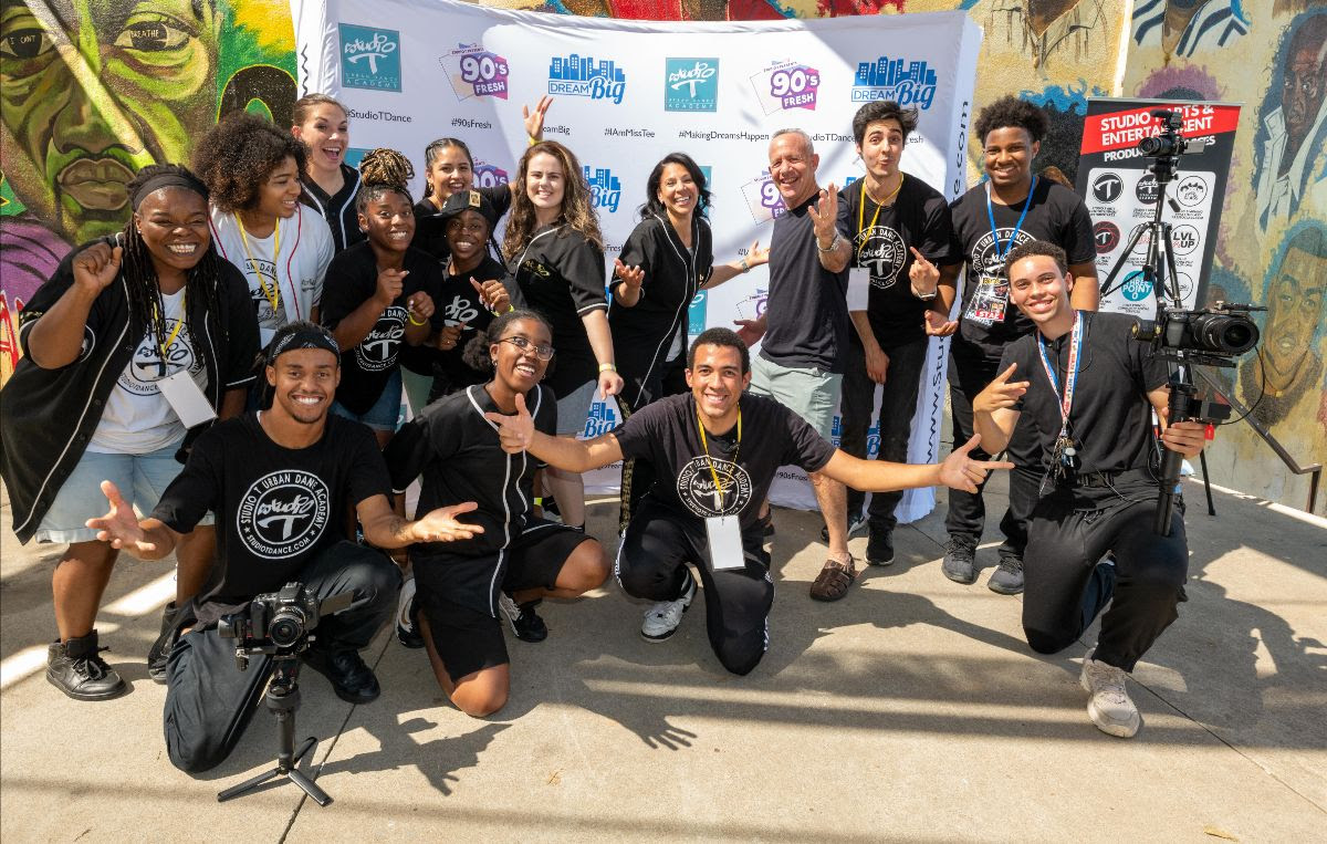 Studio T Arts & Entertainment Staff and Students, Tamaira "Miss Tee" Sandifer, Mayor Darrell Steinberg at Studio T Arts & Entertainment's Legends of Dance Workshop; Photo credit Earl Gibson III