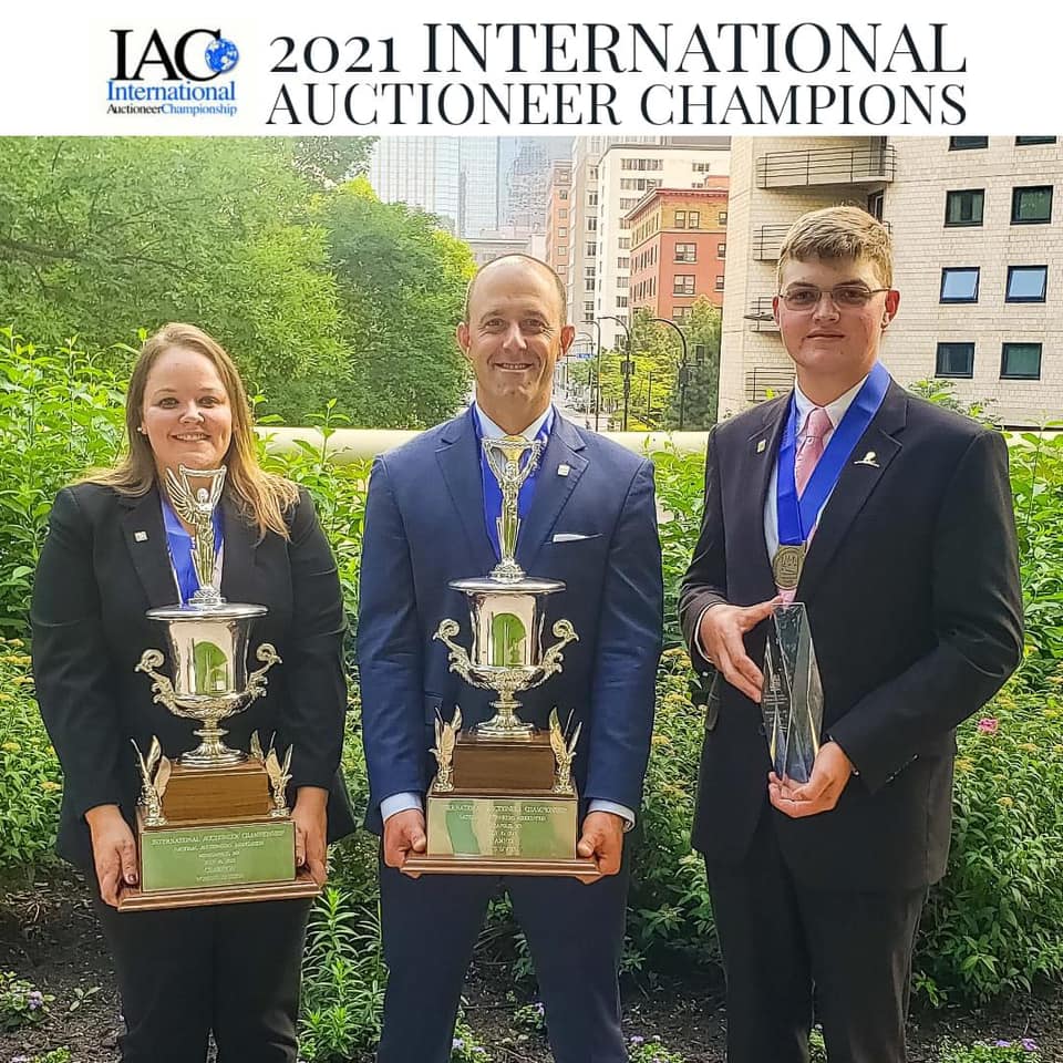 International Auctioneer Champion Nick Bennett, center