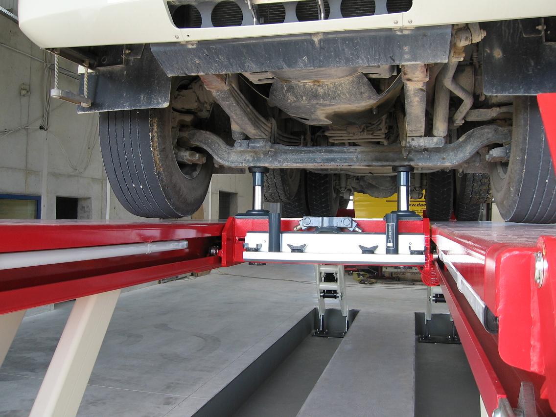 Stertil-Koni Jacking Beams adds wheels-free lifting to the SKYLIFT platform lift.