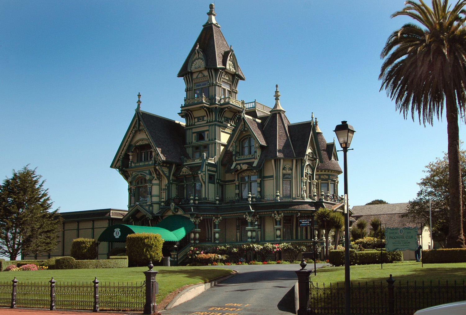 The real Carson Mansion, photo by Cory Maylett, is a more welcoming place.