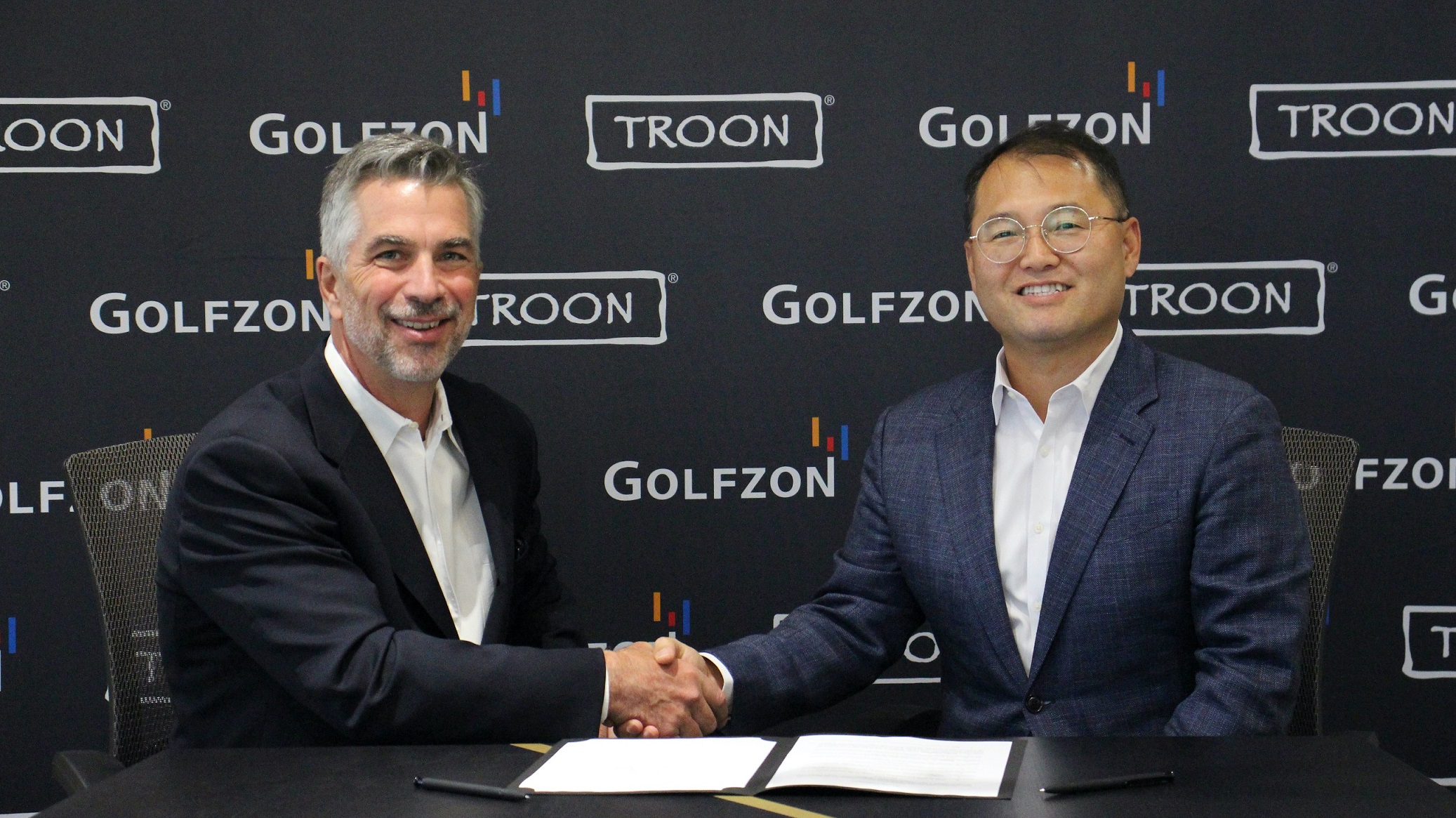 Troon President and CEO Tim Schantz and CEO of Golfzon North America Tommy Lim at partnership agreement.