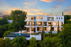 Thumb image for Celebrity Homes News: Sean Combs' Original LA Bachelor Pad Is For Sale