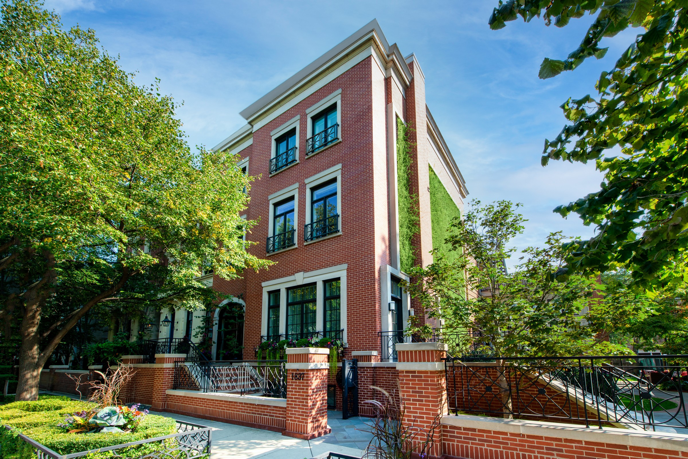 Janet Owen sold the residence at 1837 N. Orchard, Chicago, IL, the highest single family detached sale in the city of Chicago and state of Illinois. Andrew Miller Photography.