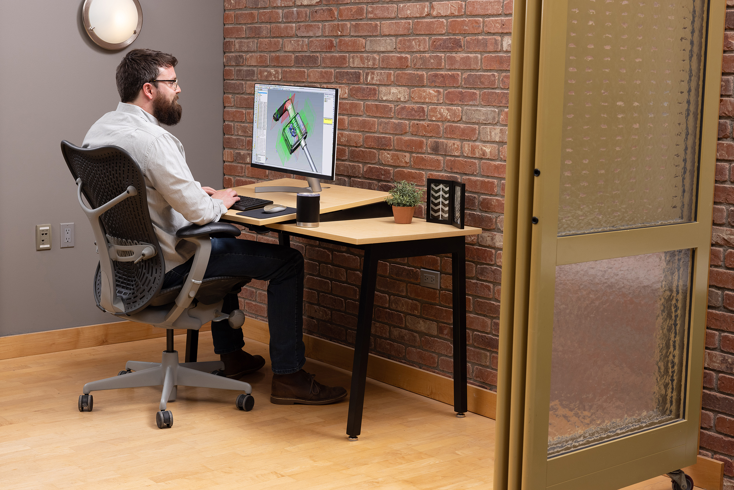 NEXPosture Fixed Base work surface allows the worker to improve overall posture when seated