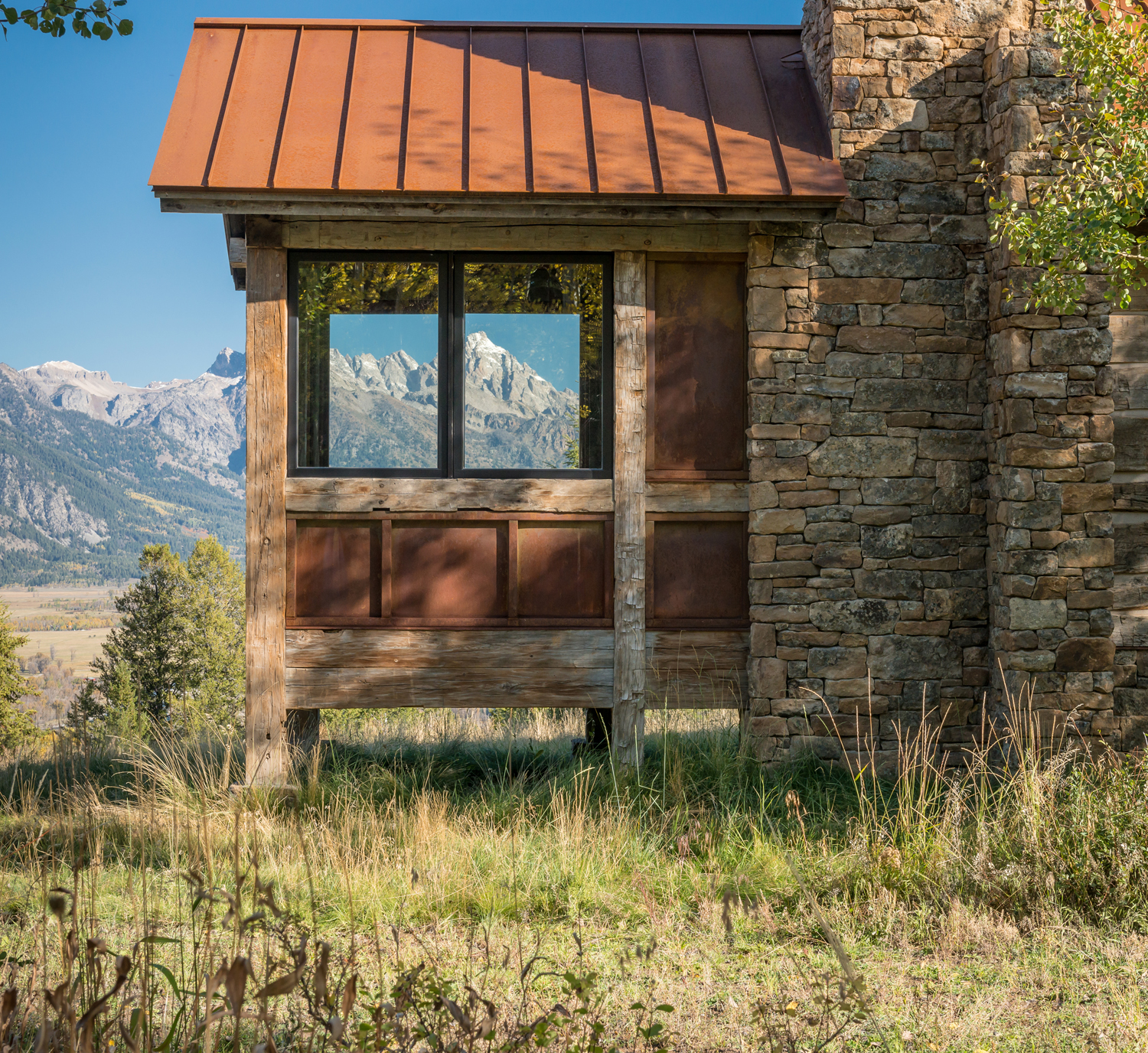 “Foundations” features 16 houses, including this Jackson Hole homestead, that demonstrate JLF’s place-based philosophy, using antique materials and heritage building methods (PC: Audrey Hall).