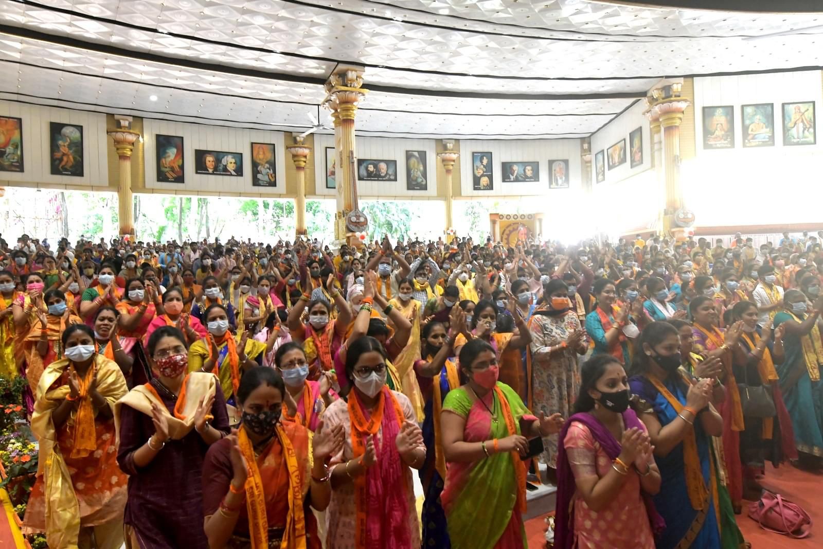 Devotees celebrating His Holiness 80th Birthday