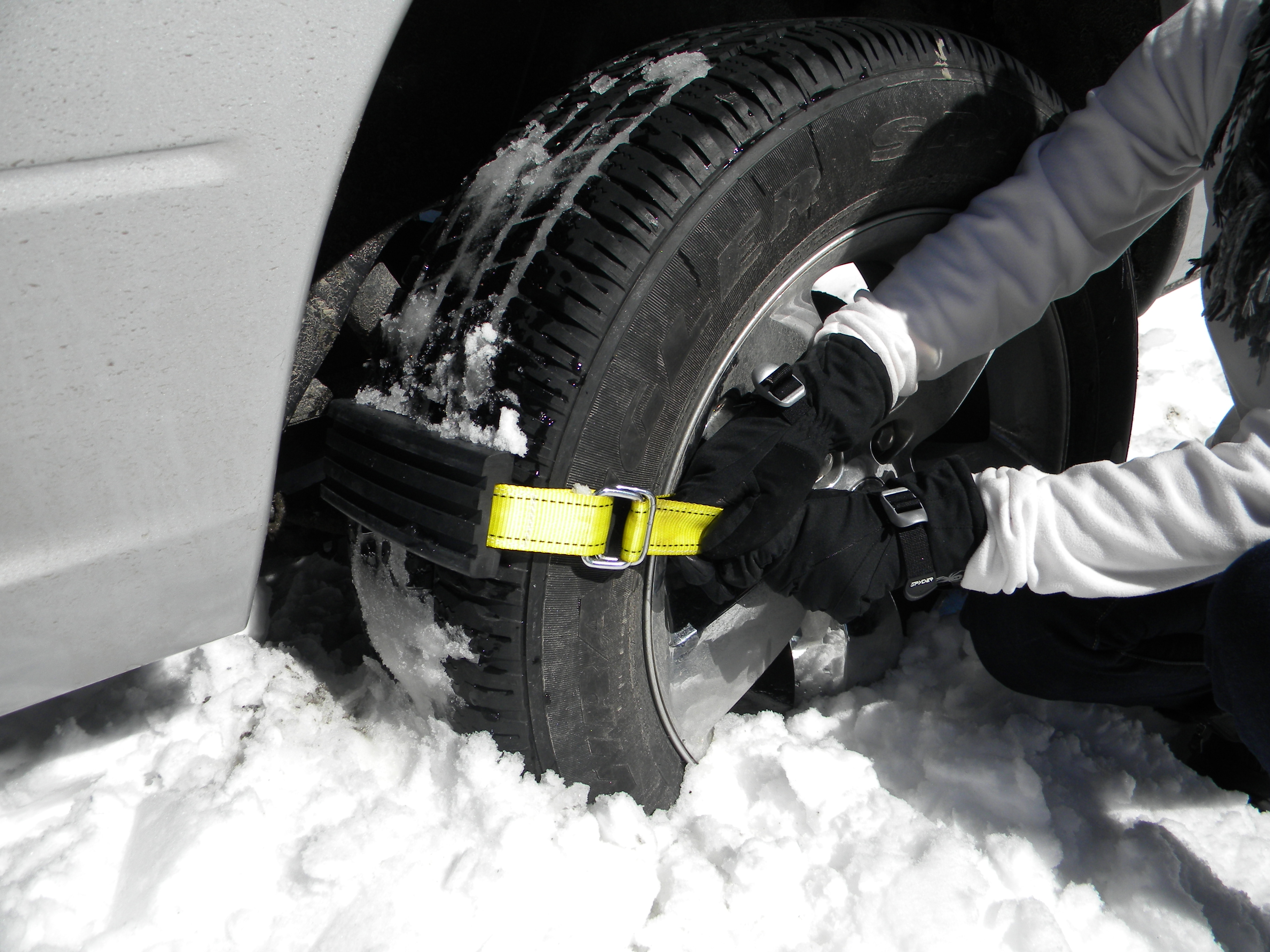 Trac-Grabber's traction bar connects with the surface to lift and "unstuck" tires from snow and mud.