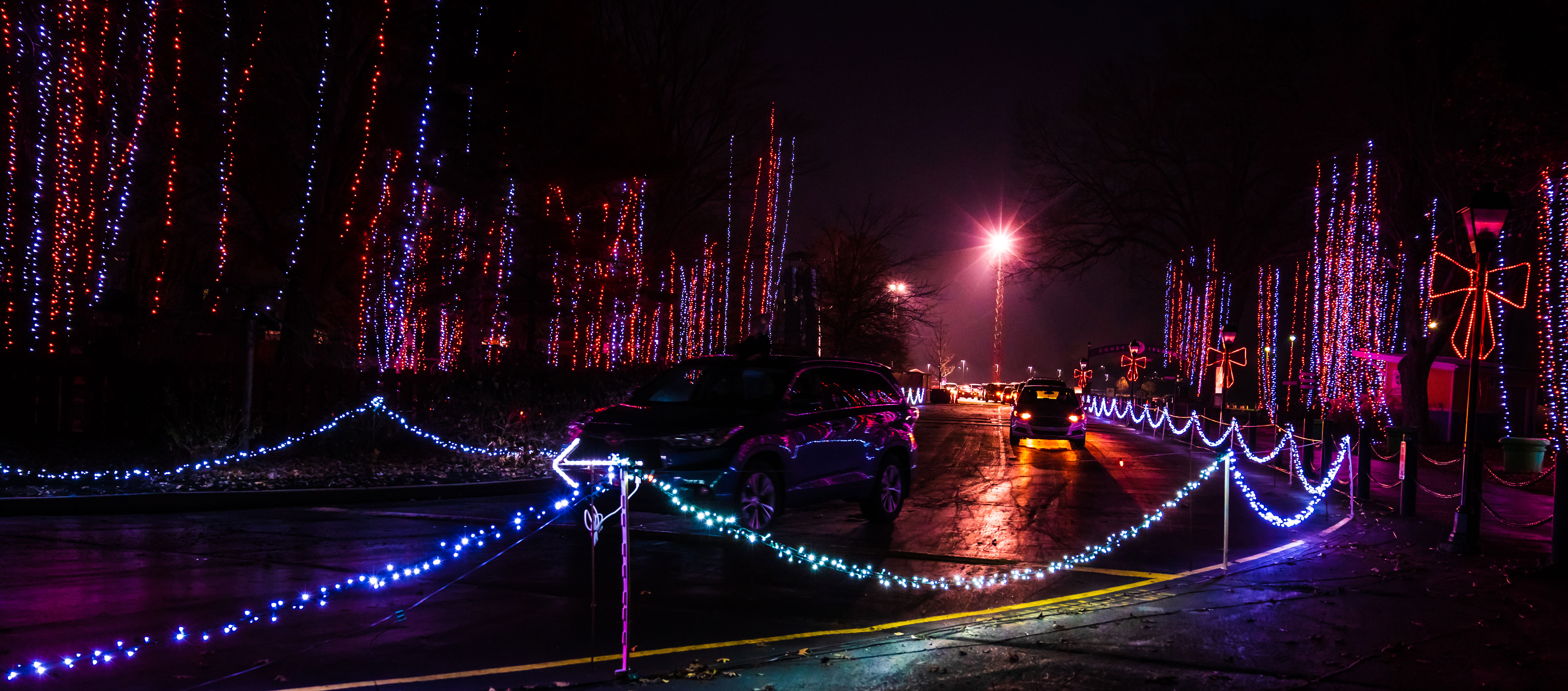 Cars entering Christmas Nights In Lights