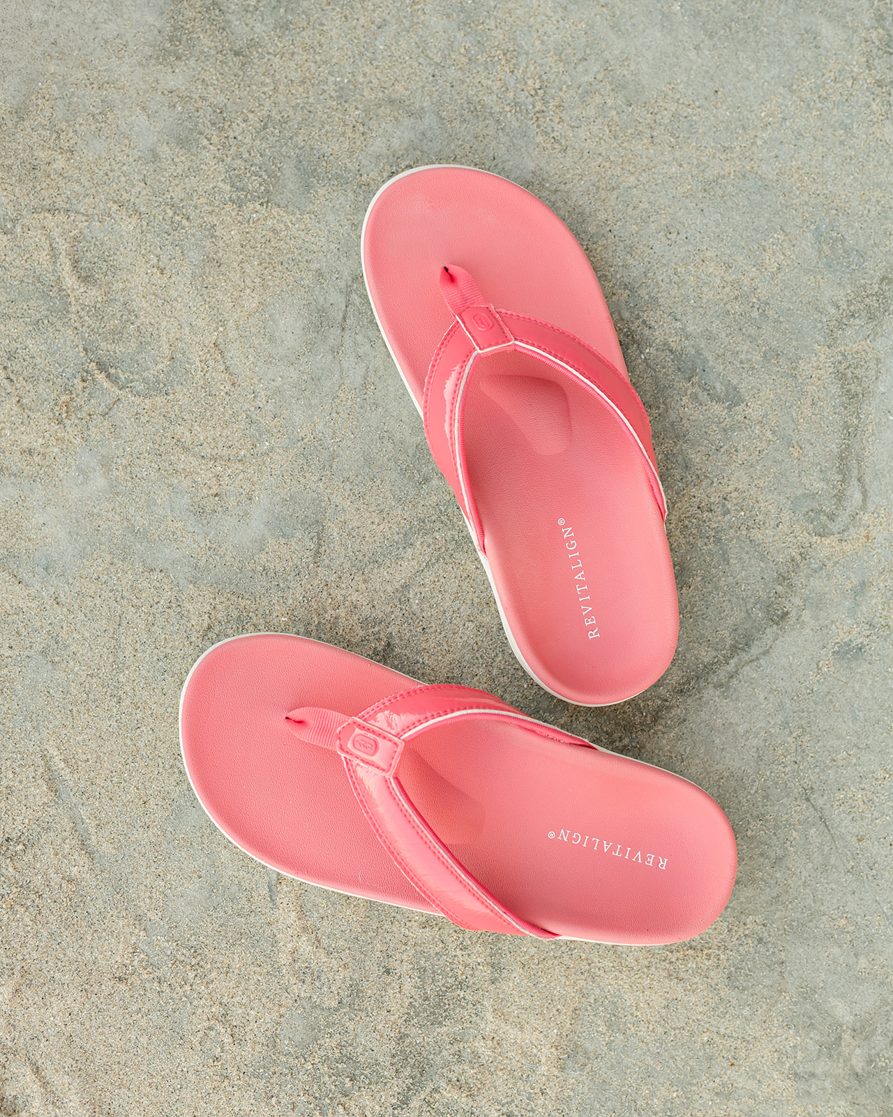 The Yumi™ features a slide-in style with thong straps and toe posts.