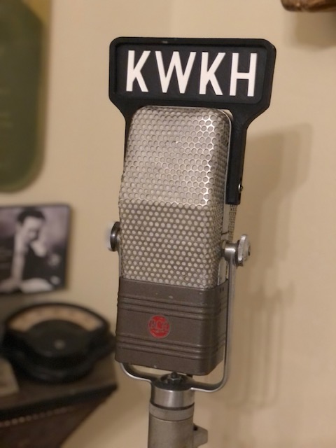 Image of the RCA 44BX Microphone that will be on display at Kelly Telferu2019s Art Unveiling during SEMA