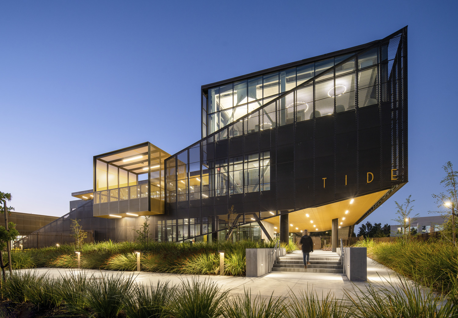 LPA Design Studios' design for TIDE Academy won the national AIA 2023 Architecture Award, the industry's highest honor for a single project. Photo by Jason O'Rear Photography.