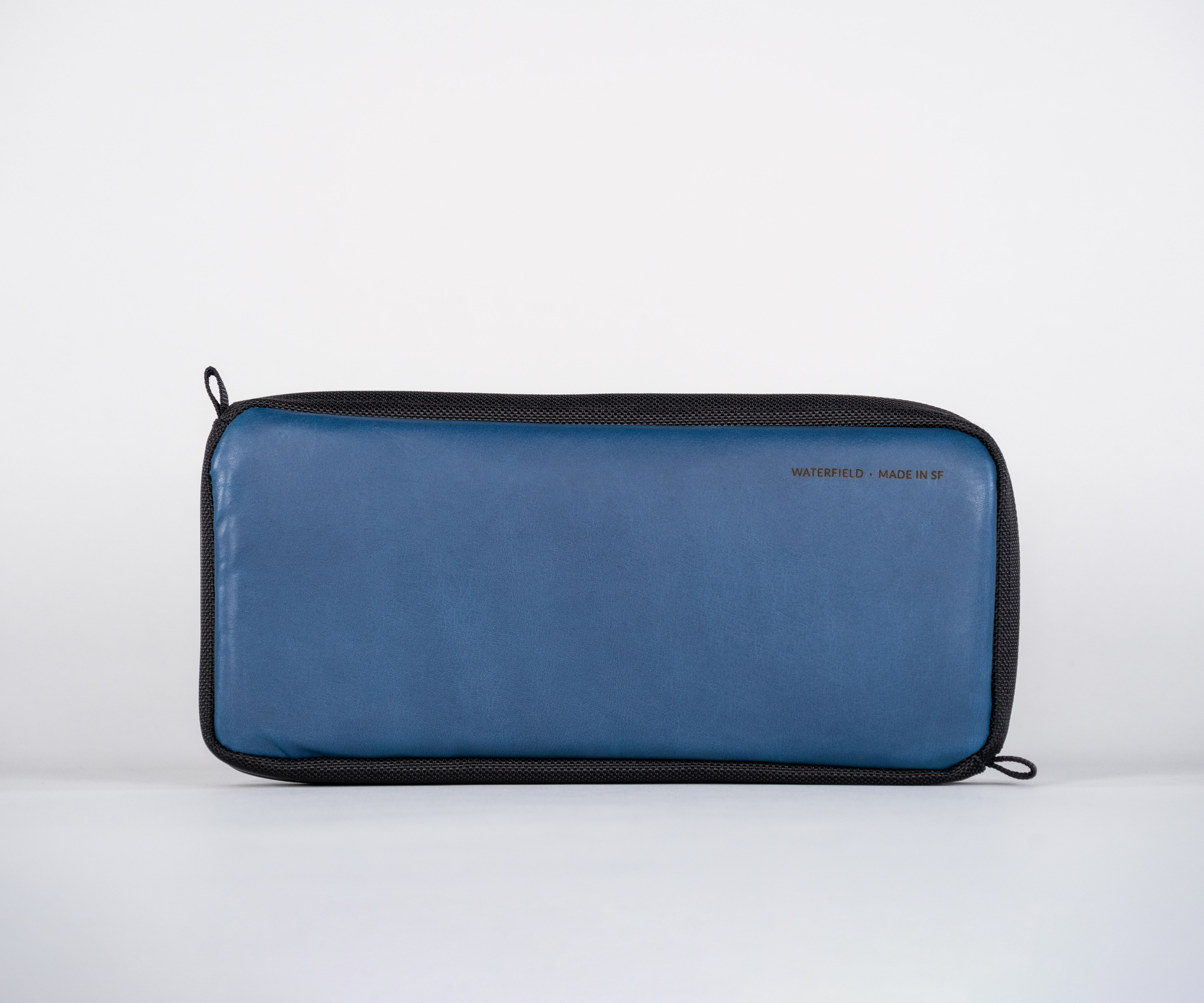 Switch Magnetic Case in blue leather