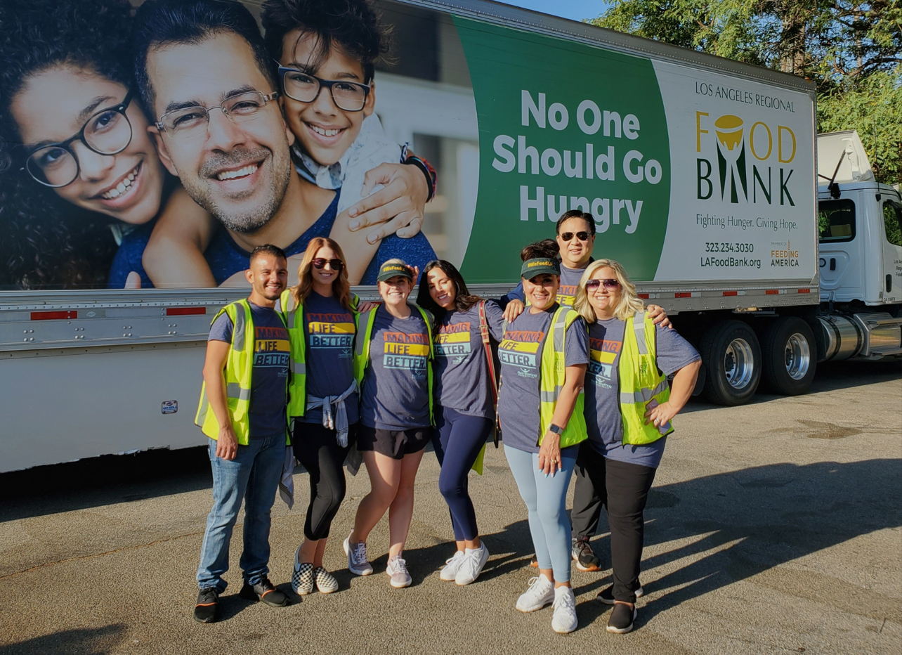Teams from Woodland Hills Ledgent and Ultimate volunteered at the Los Angeles Regional Food Bank as part of our Food for Thought initiative.