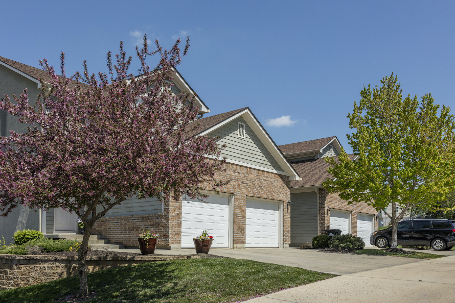 Pine Meadow Townhomes in Shawnee, KS acquired by Freshwater Investments