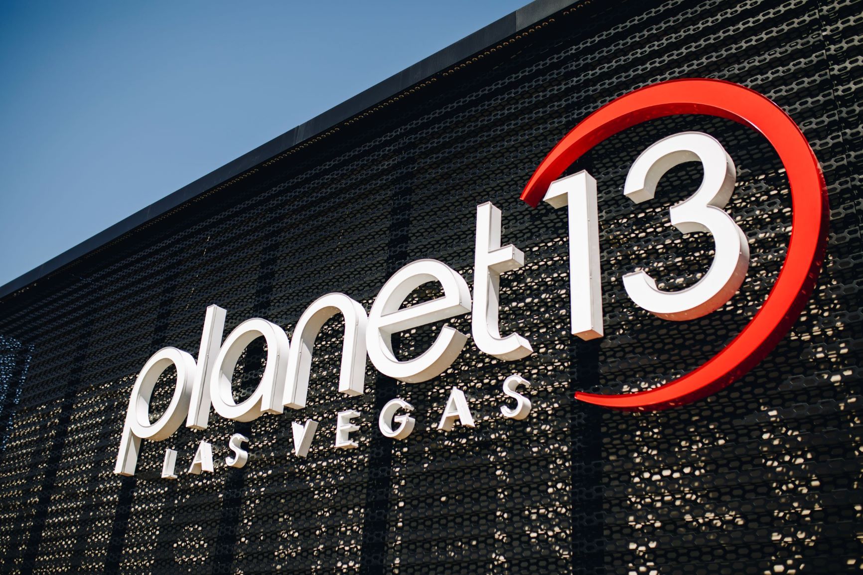 Planet 13 Exterior Logo