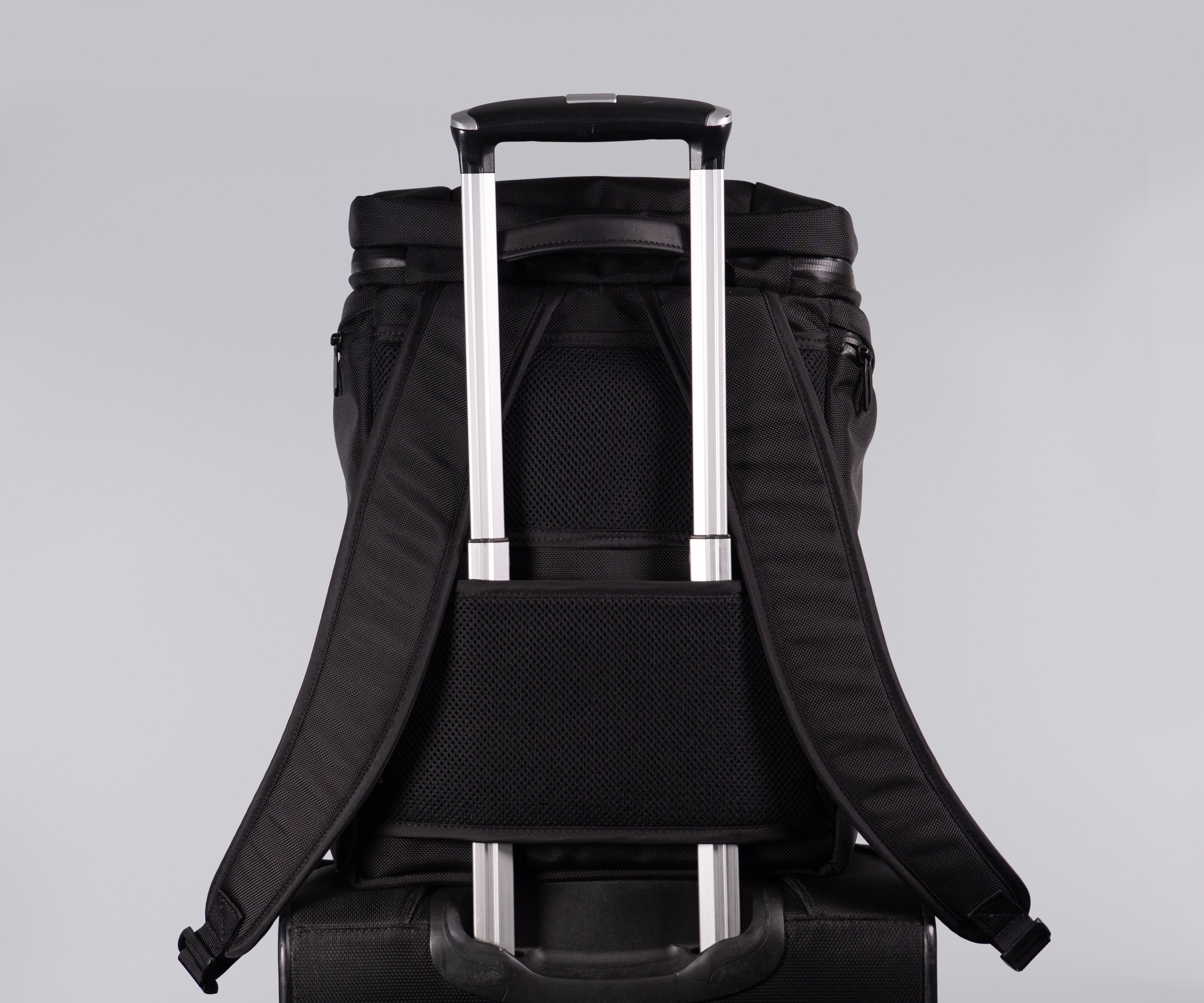 Lower mesh padding doubles as a wheeled suitcase pass-through