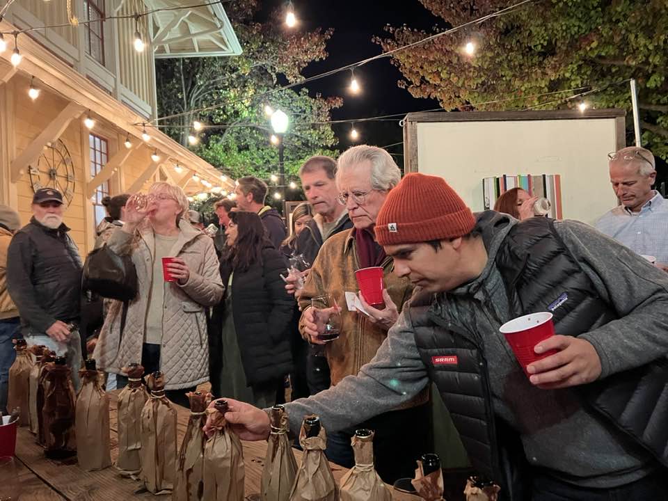 Crowd at Thursday night event at Garagiste Festival